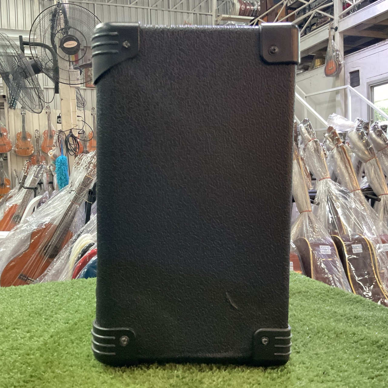 แอมป์กีต้าร์ Louis : LGA-15 สินค้าไม่พร้อมใช้งาน (ต้องซ่อม)