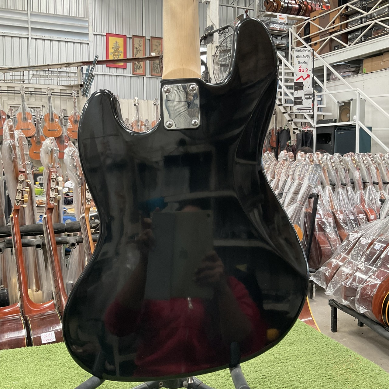 กีต้าร์เบส Gion