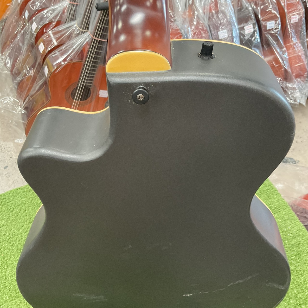 กีต้าร์โปร่งไฟฟ้า YAMAHA : APX-6S