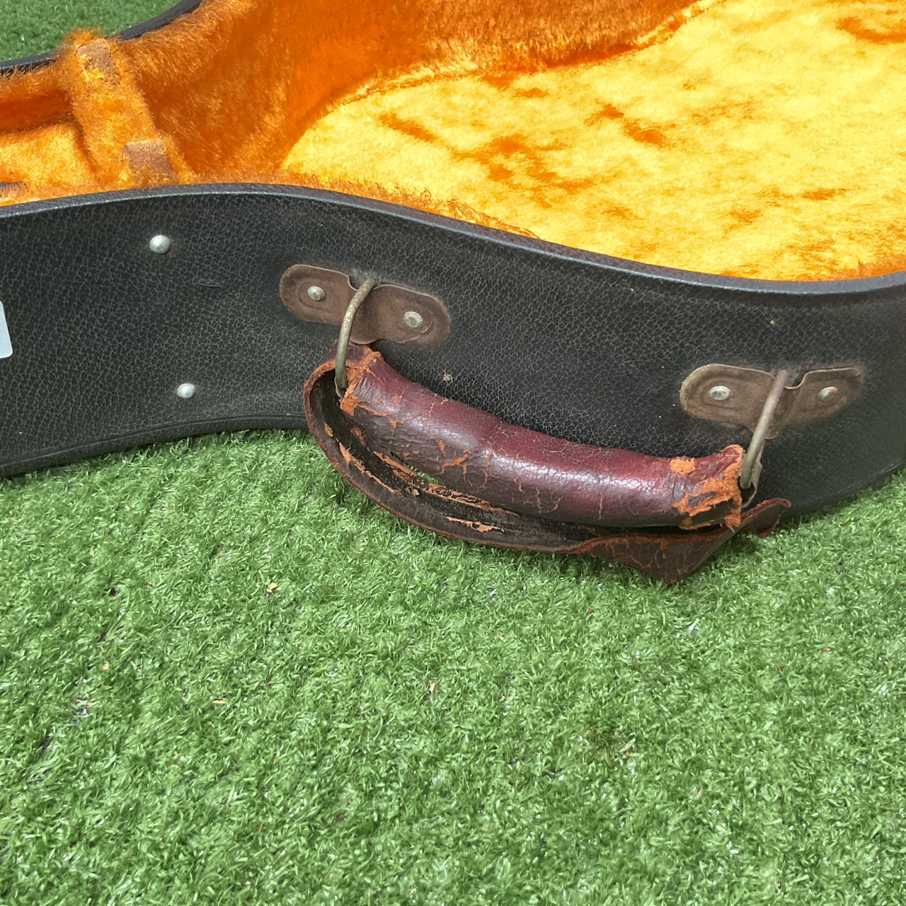 กล่องเคสกีต้าร์คลาสสิค