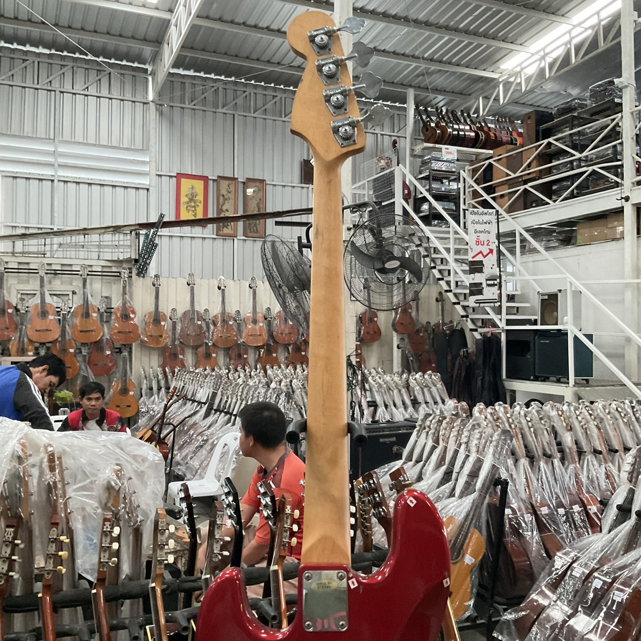 กีต้าร์เบส BUSKER'S