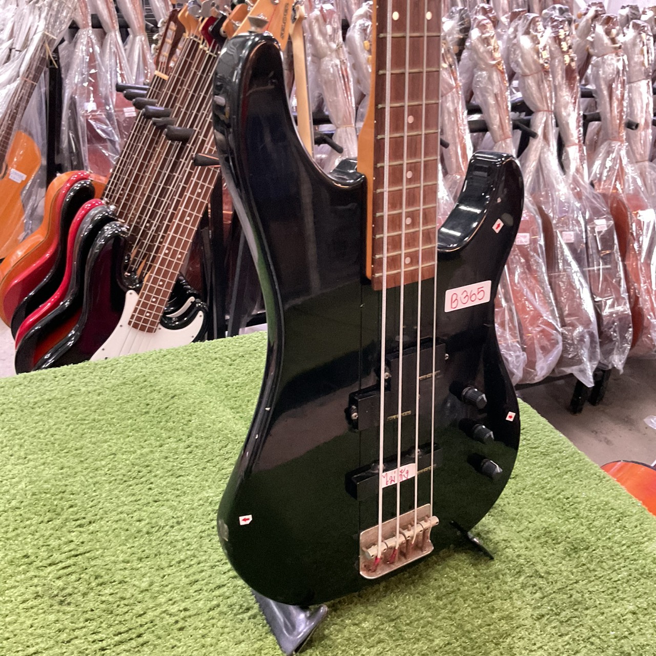 กีต้าร์เบส FERNANDES