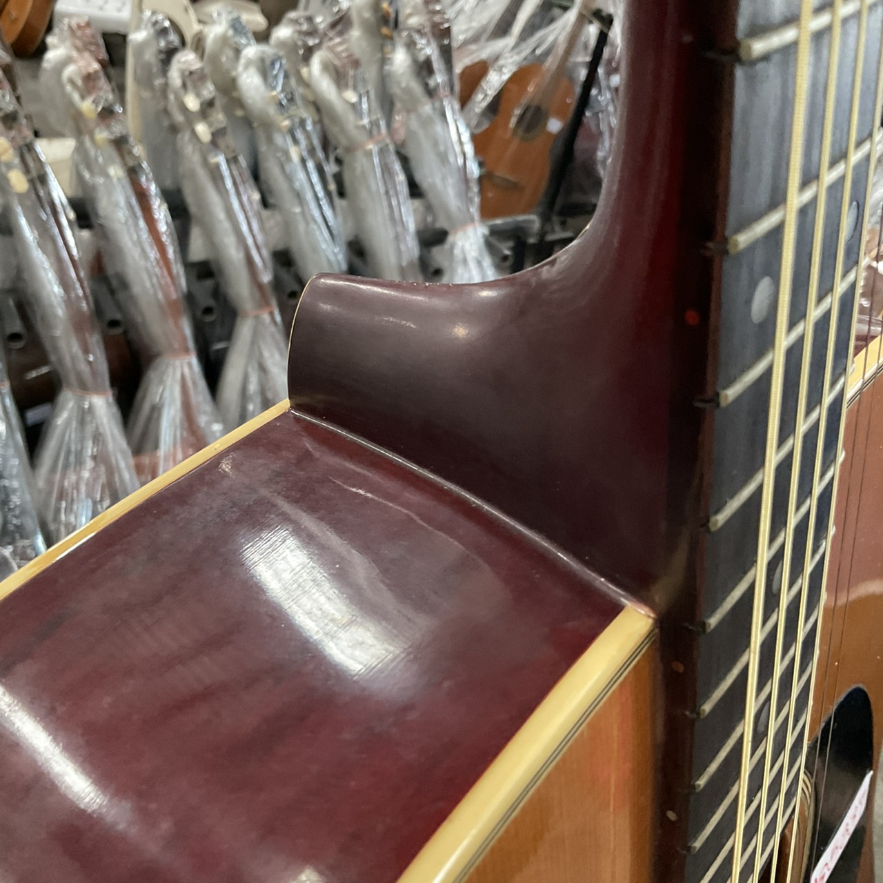 กีต้าร์โปร่ง Aria : W-180