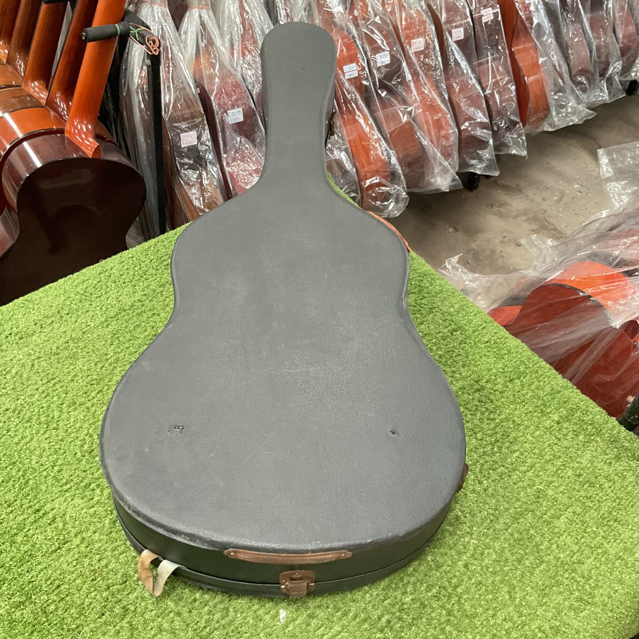 กล่องเคสกีต้าร์คลาสสิค