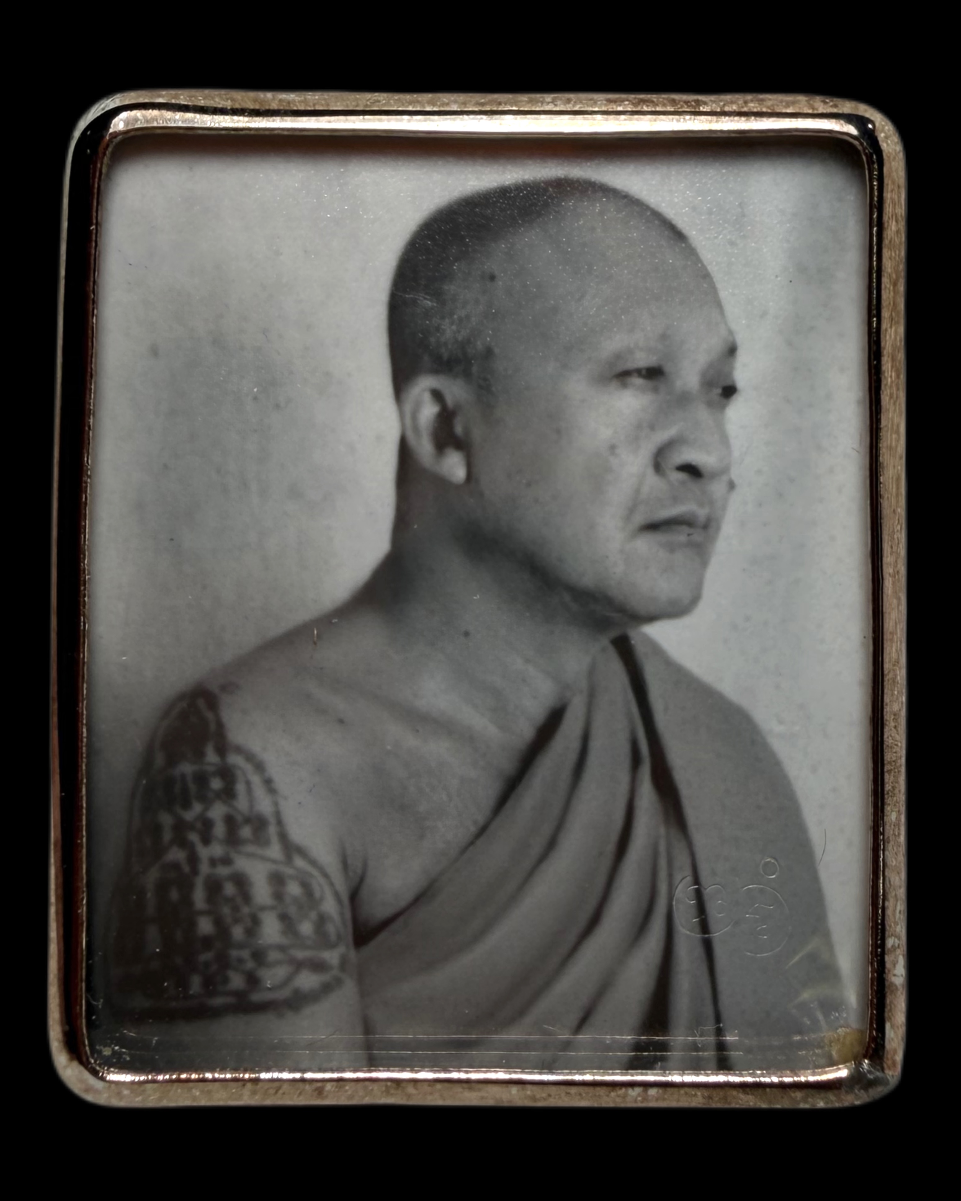 รูปถ่ายหลวงพ่อชำนาญฟิล์มกระจกโบราณ (รุ่น:กองบุญกฐิน2568) Luang Por Chamnan’s Wet-Plate Collodion Portrait. (series:kathina merit fund 2568) SKU-04066