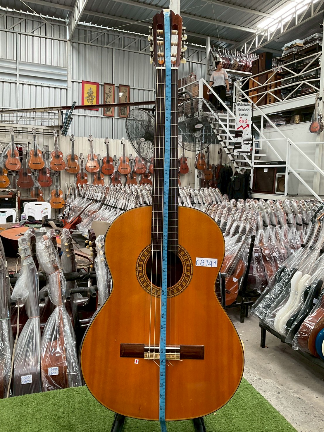 กีต้าร์คลาสสิค ยี่ห้อตามภาพ