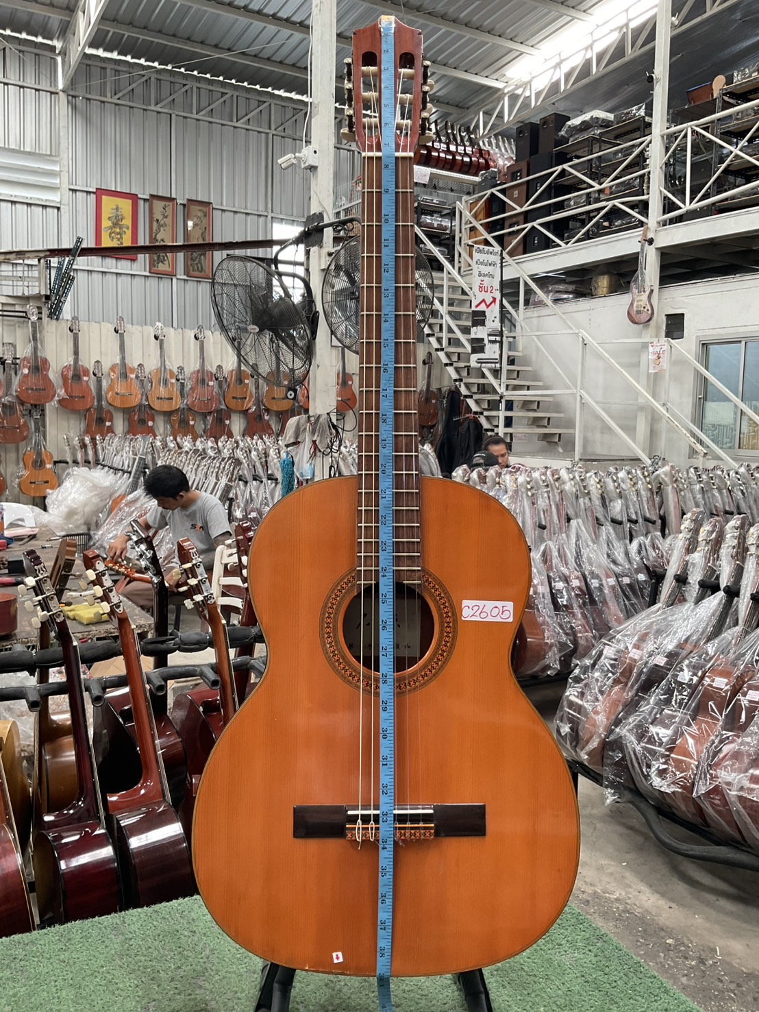 กีต้าร์คลาสสิค ยี่ห้อตามภาพ