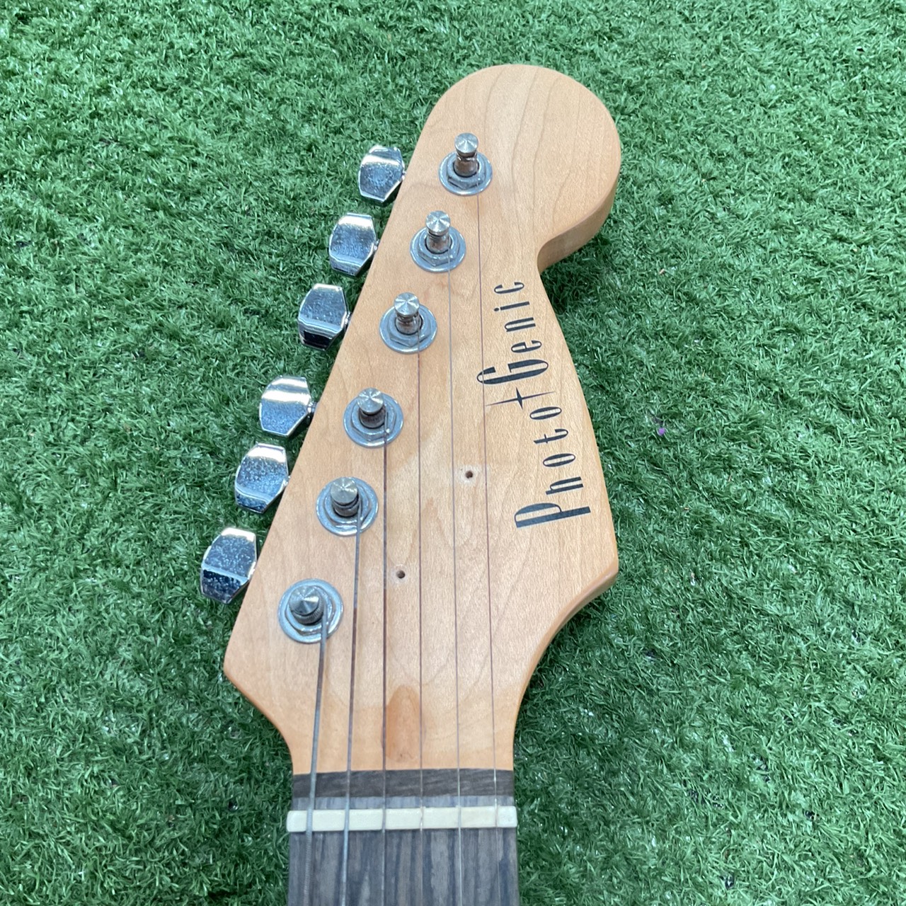 กีต้าร์ไฟฟ้า PhotoGenic