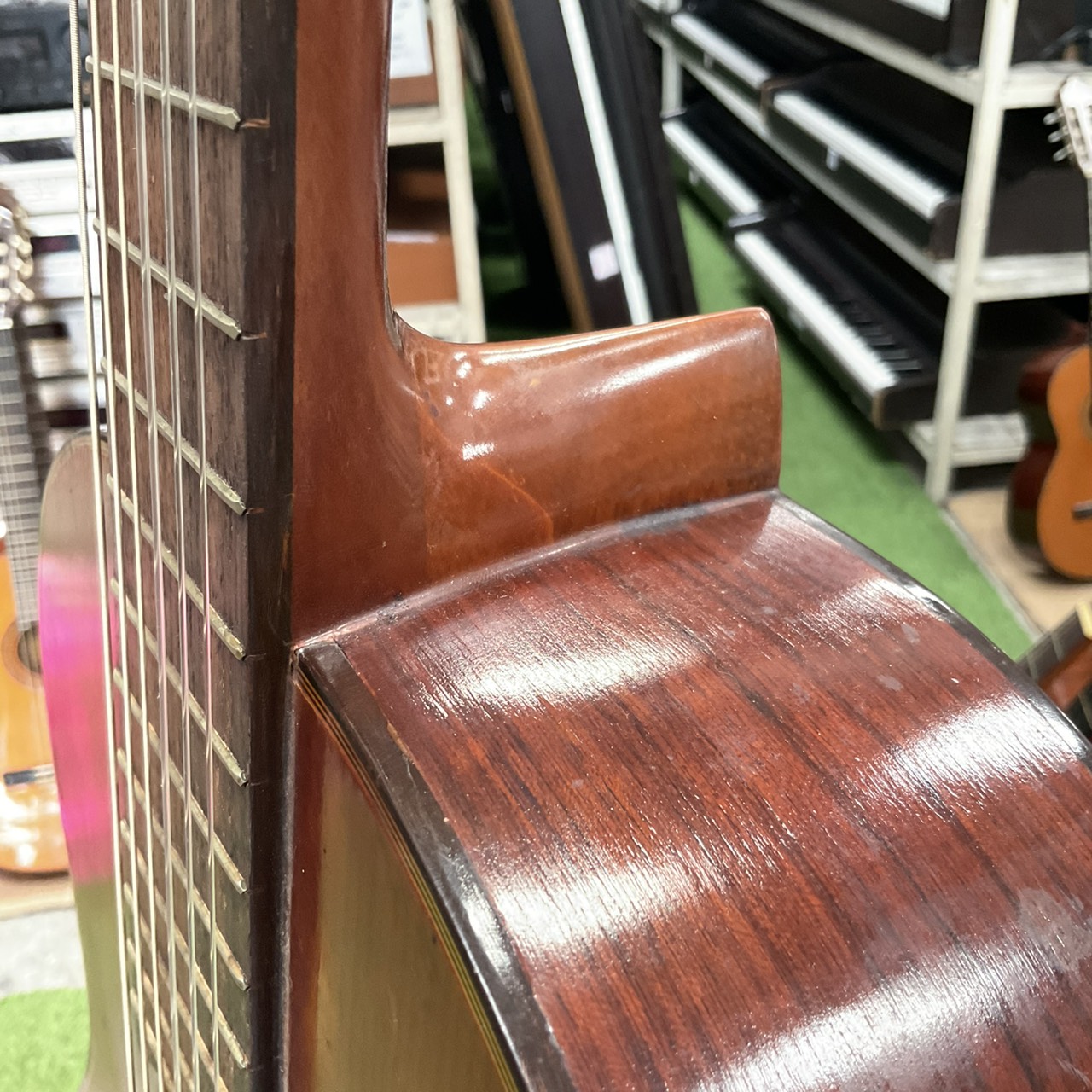 กีต้าร์คลาสสิค ZEN-ON GUT : No.70