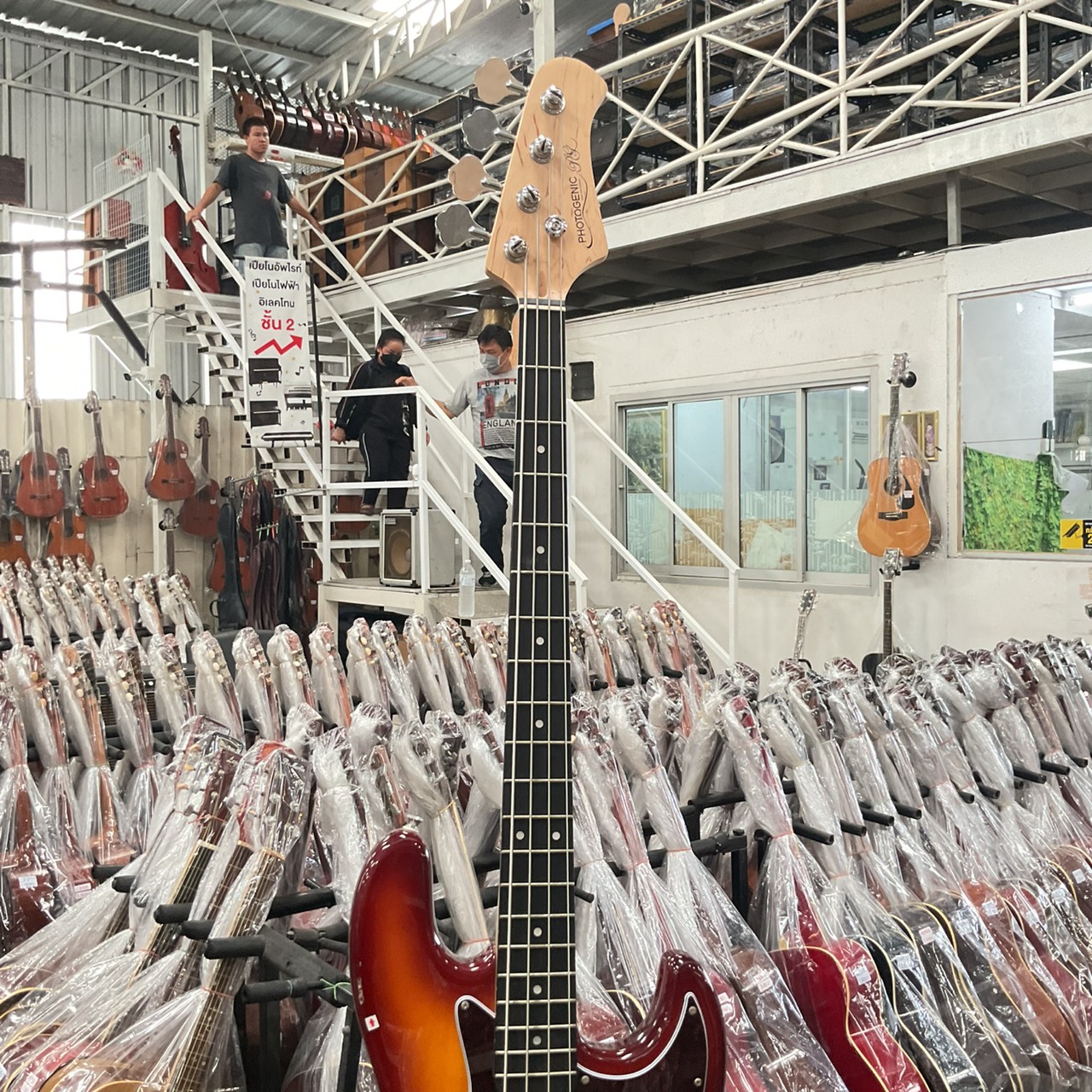 กีต้าร์เบส PHOTOGENIC