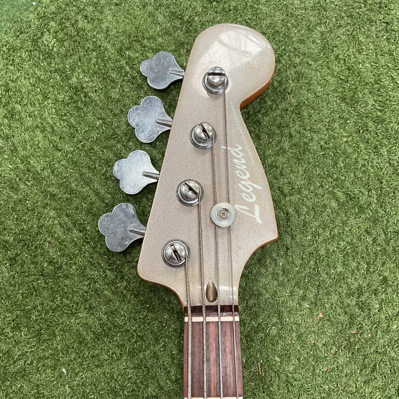 กีต้าร์เบส Legend