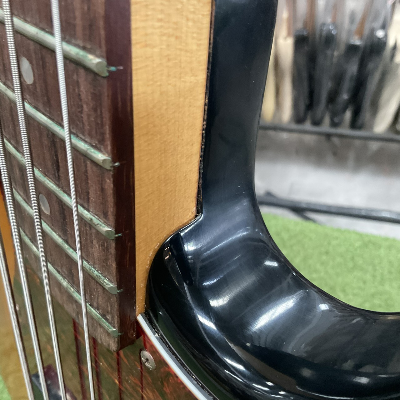 กีต้าร์เบส Mavis