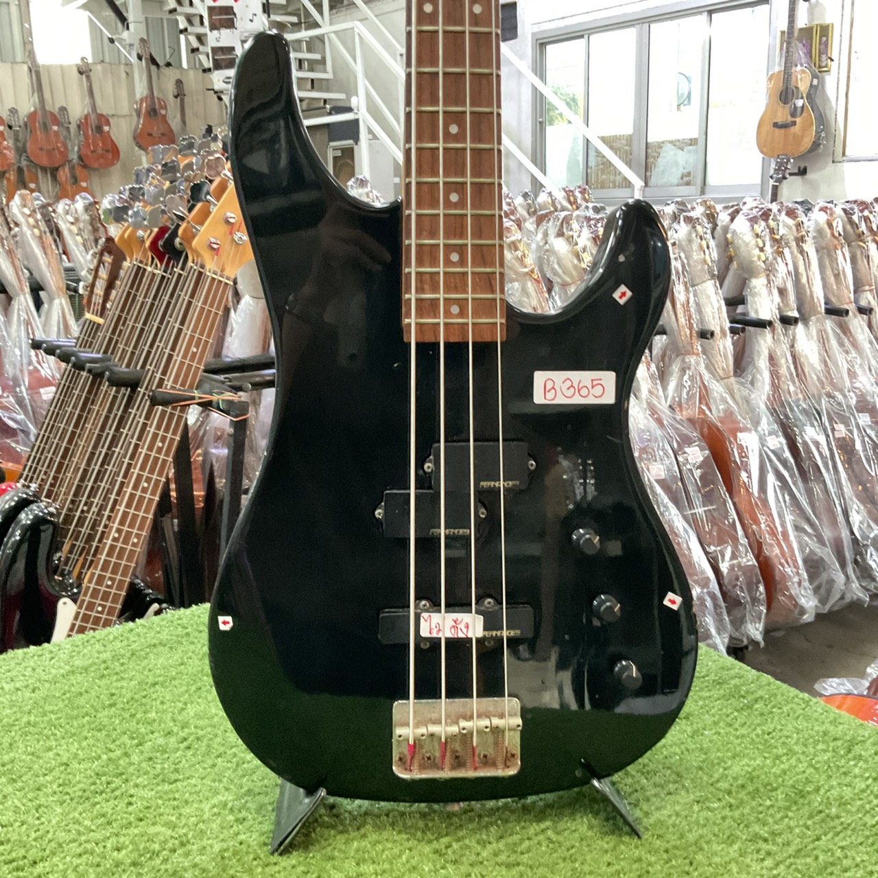 กีต้าร์เบส FERNANDES