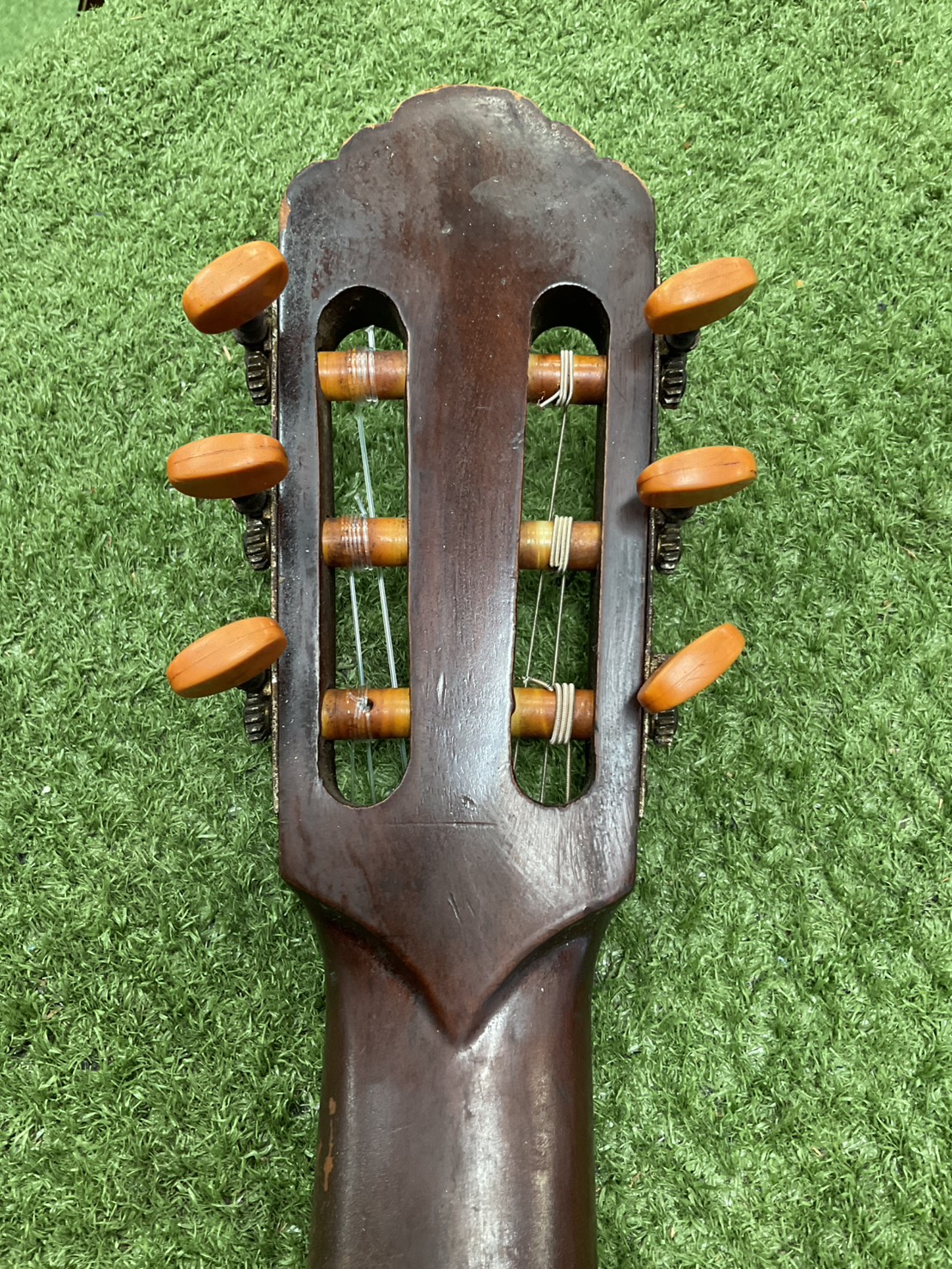 กีต้าร์คลาสสิค ยี่ห้อตามภาพ