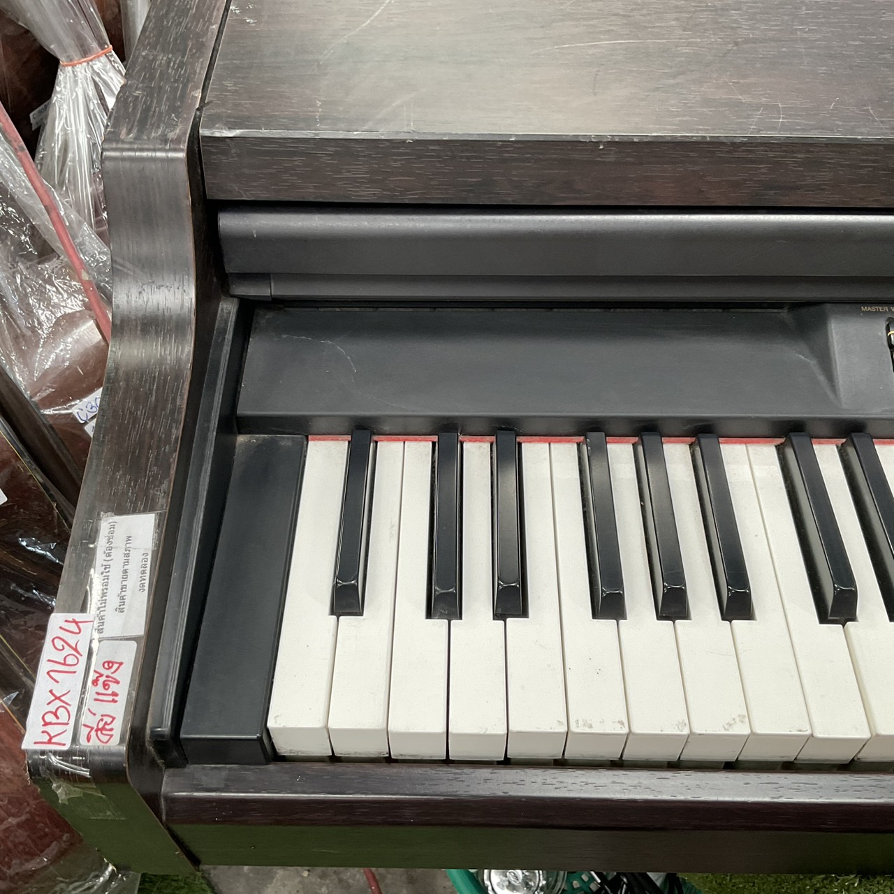 เปียโน YAMAHA : CLP-820 สินค้าไม่พร้อมใช้งาน (ต้องซ่อม)