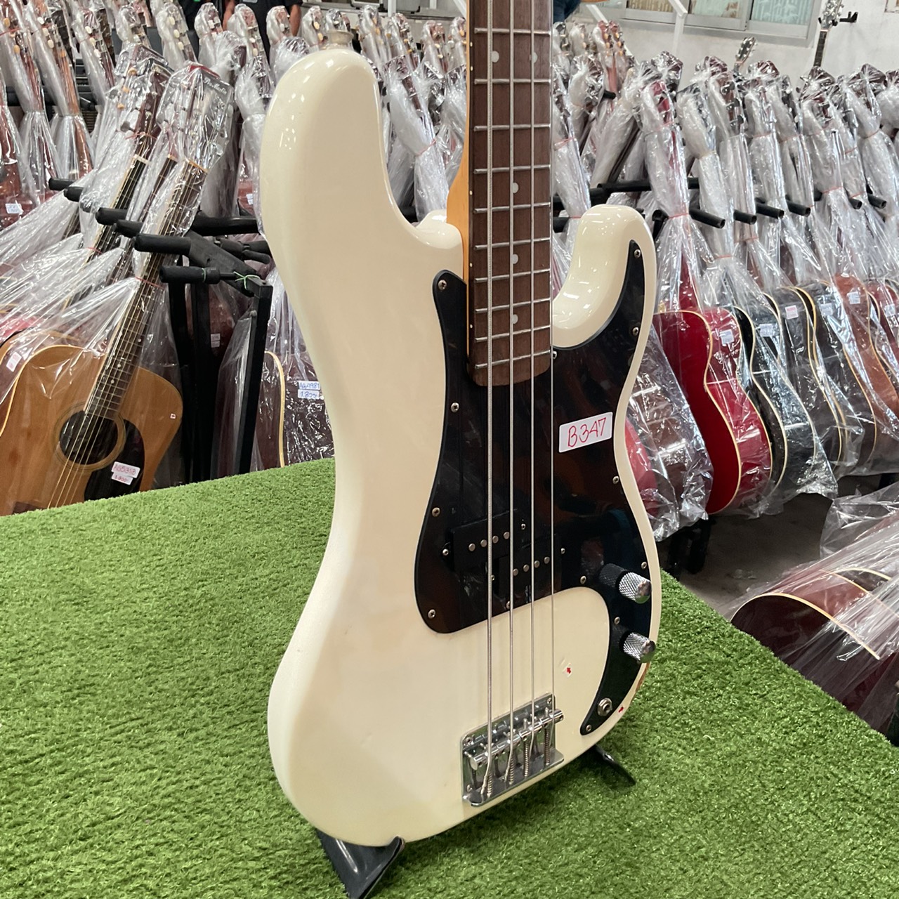 กีต้าร์เบส BUSKER'S