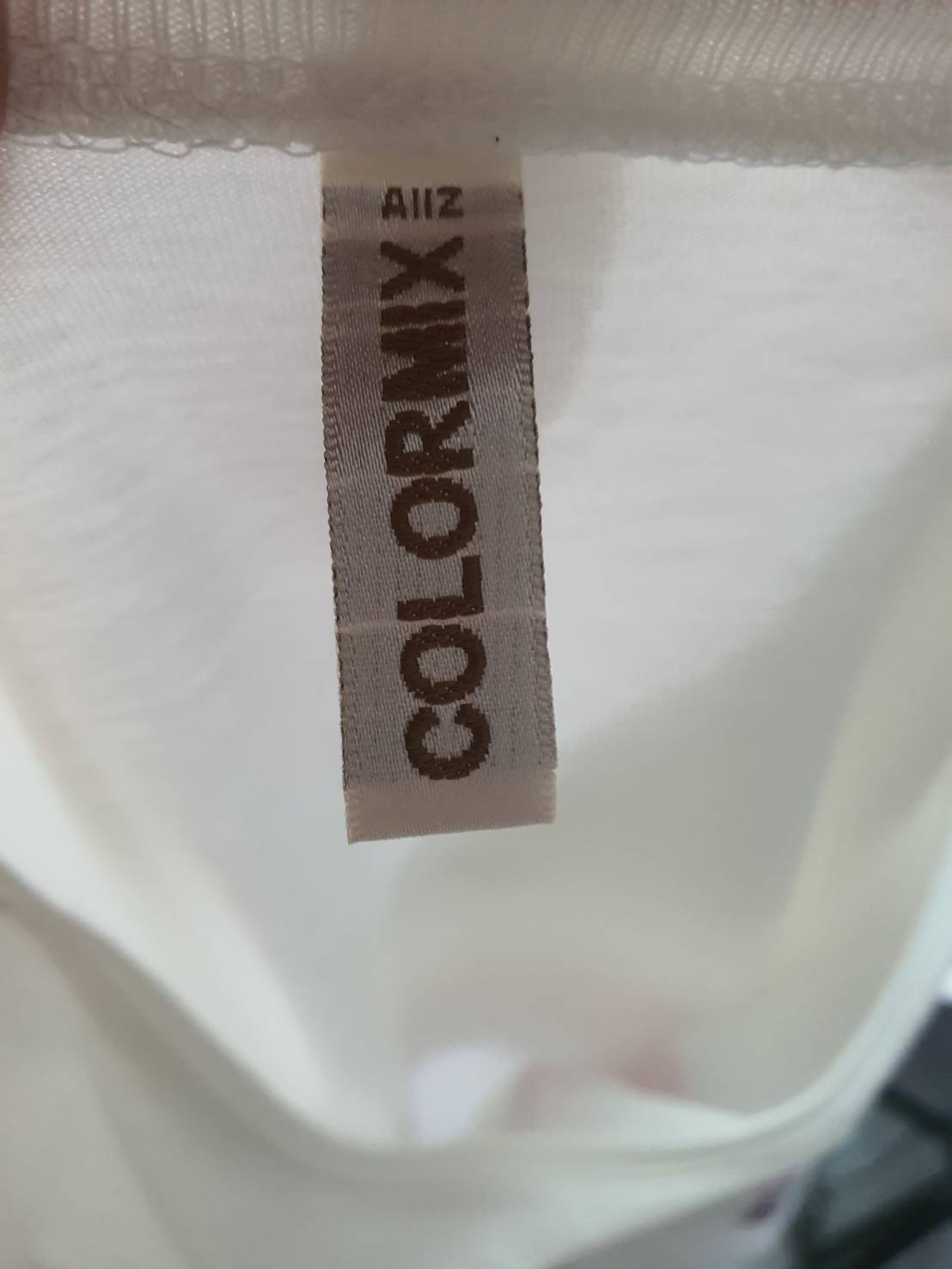 FF06297 เสื้อผ้ามือสอง สีขาว แบรนด์ AIIZ อก 36 นิ้ว