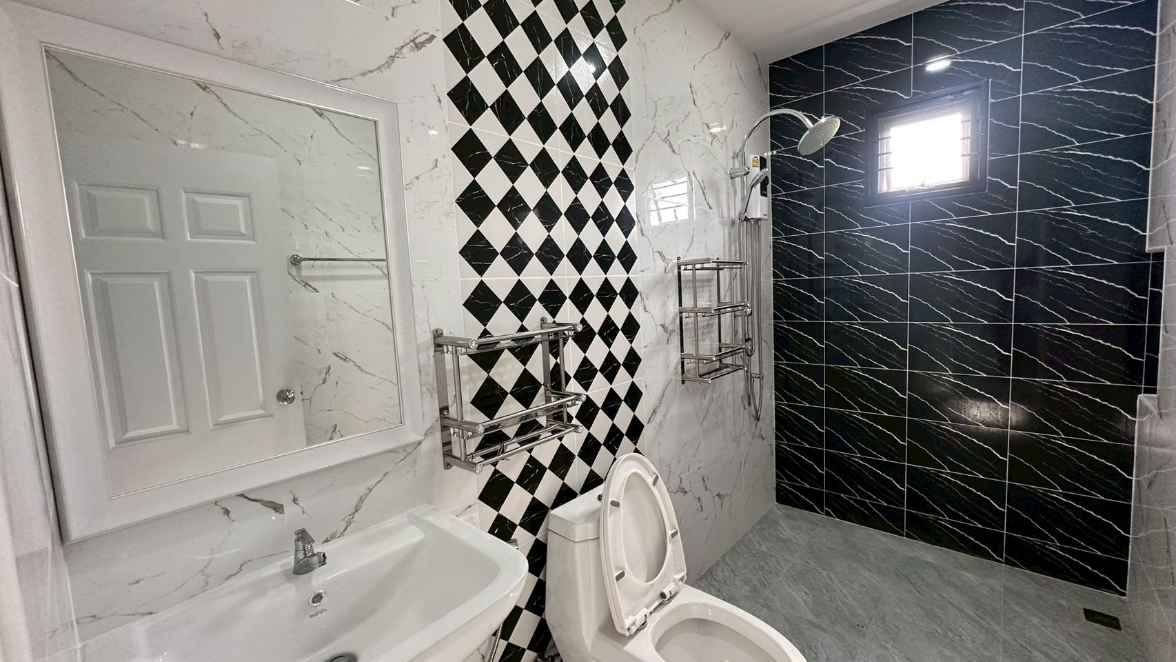 บ้านเช่าพัทยา หนองปลาไหล 3 ห้องนอน 3 ห้องน้ำ บ้านใหม่ ตกแต่งพร้อมอยู่ สวยมาก