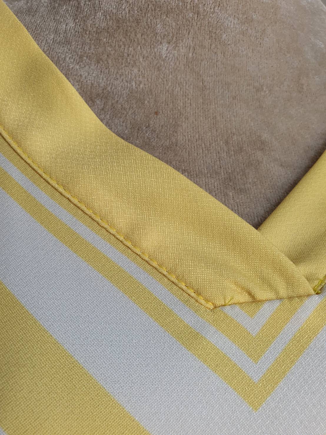 FF05280 เสื้อผ้ามือสอง สีเหลืองลาย แบรนด์ ALMOND อก free-38 นิ้ว