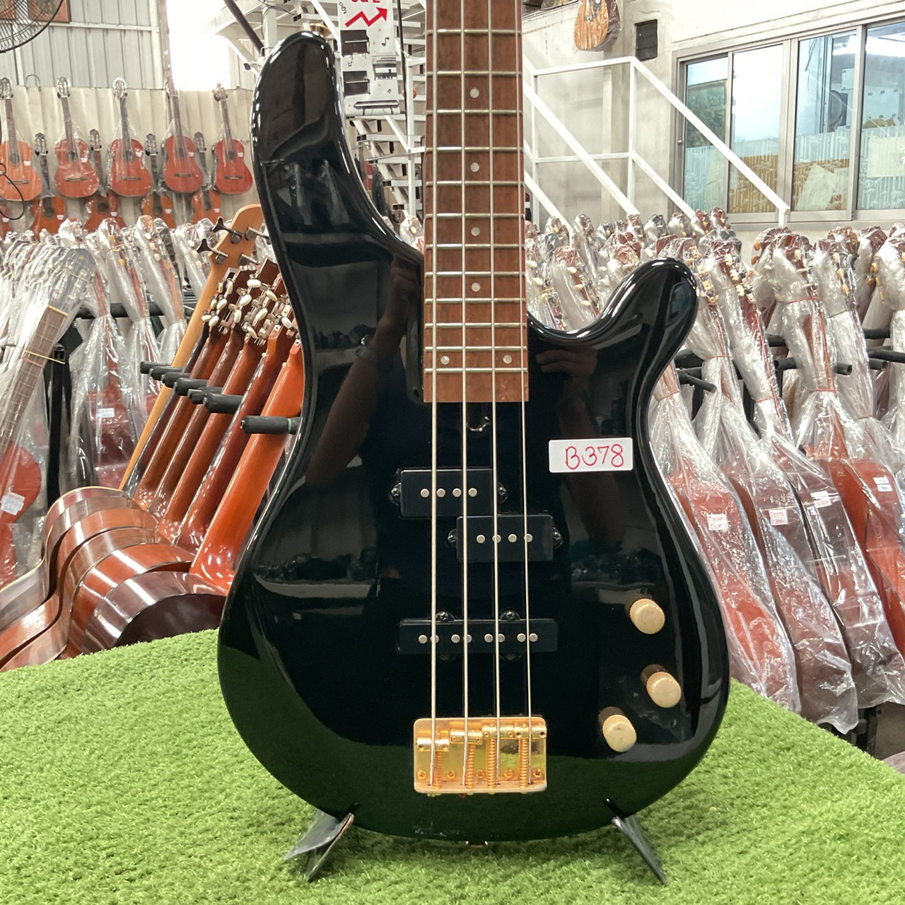 กีต้าร์เบส FERNANDES