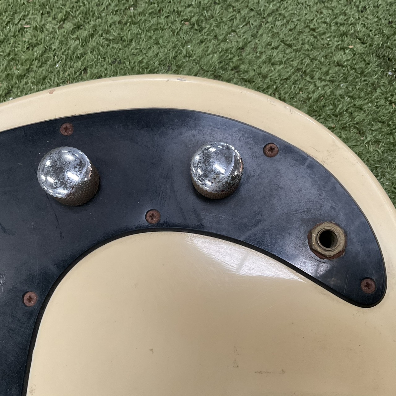 กีต้าร์เบส Birth สินค้าไม่พร้อมใช้งาน (ต้องซ่อม)