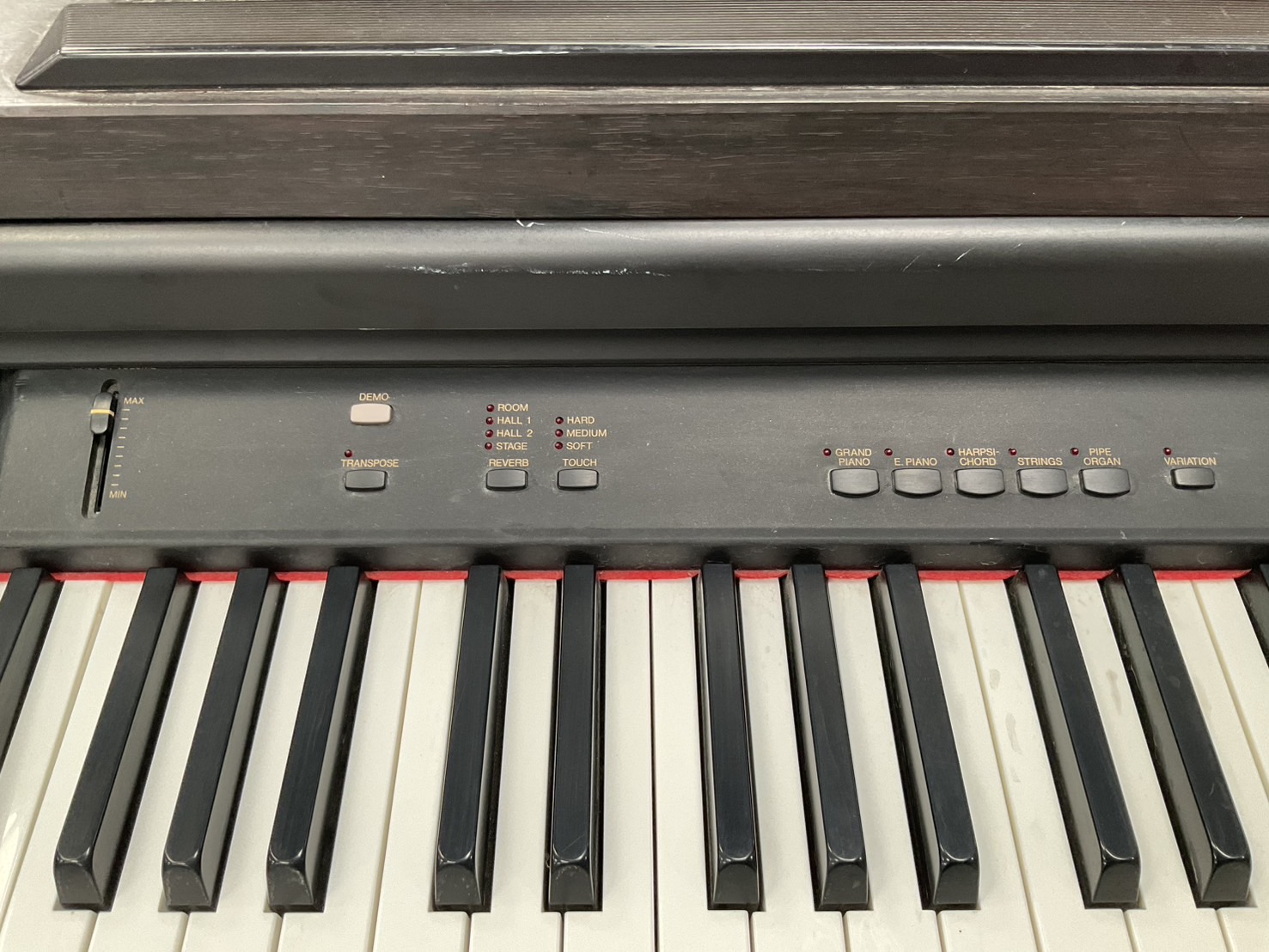 เปียโน YAMAHA : CLP-820 สินค้าไม่พร้อมใช้งาน (ต้องซ่อม)