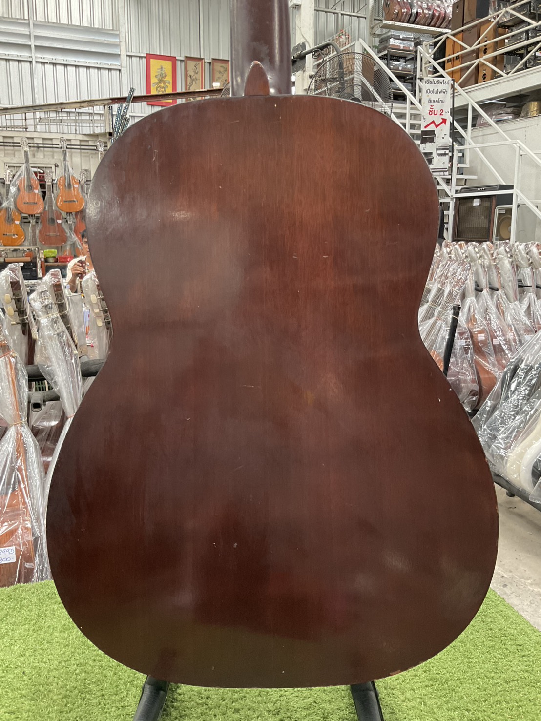 กีต้าร์คลาสสิค ยี่ห้อตามภาพ