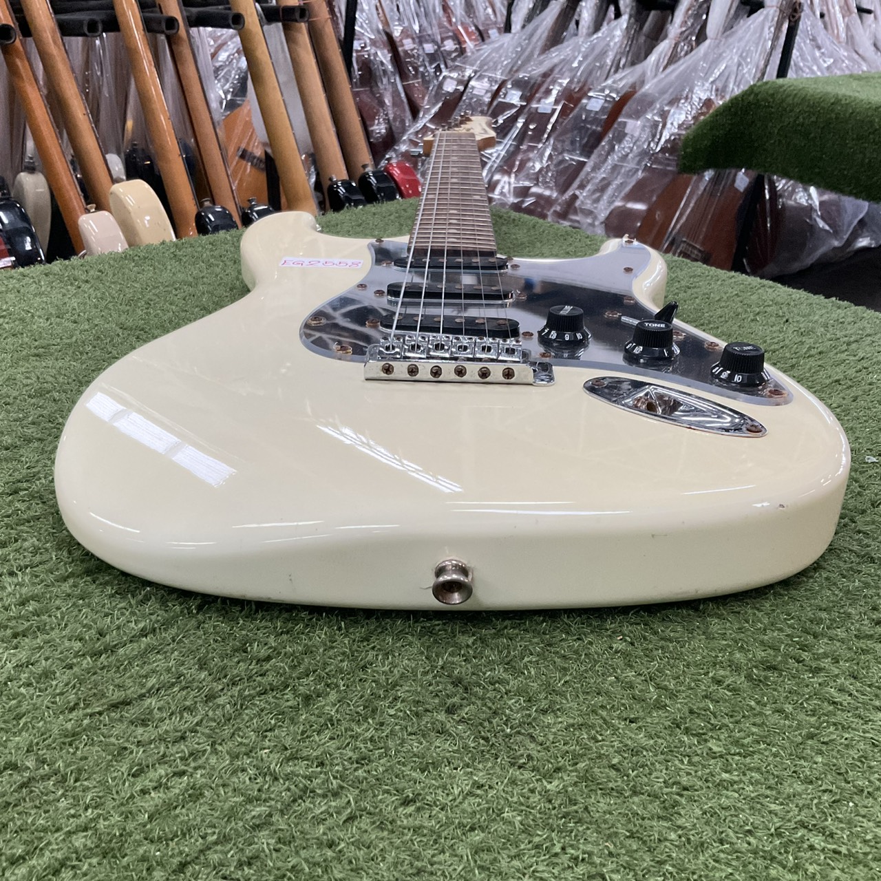 กีต้าร์ไฟฟ้า Mavis