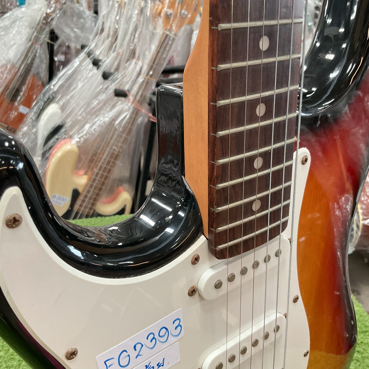 กีต้าร์ไฟฟ้า PLAY TECH (มือซ้าย)