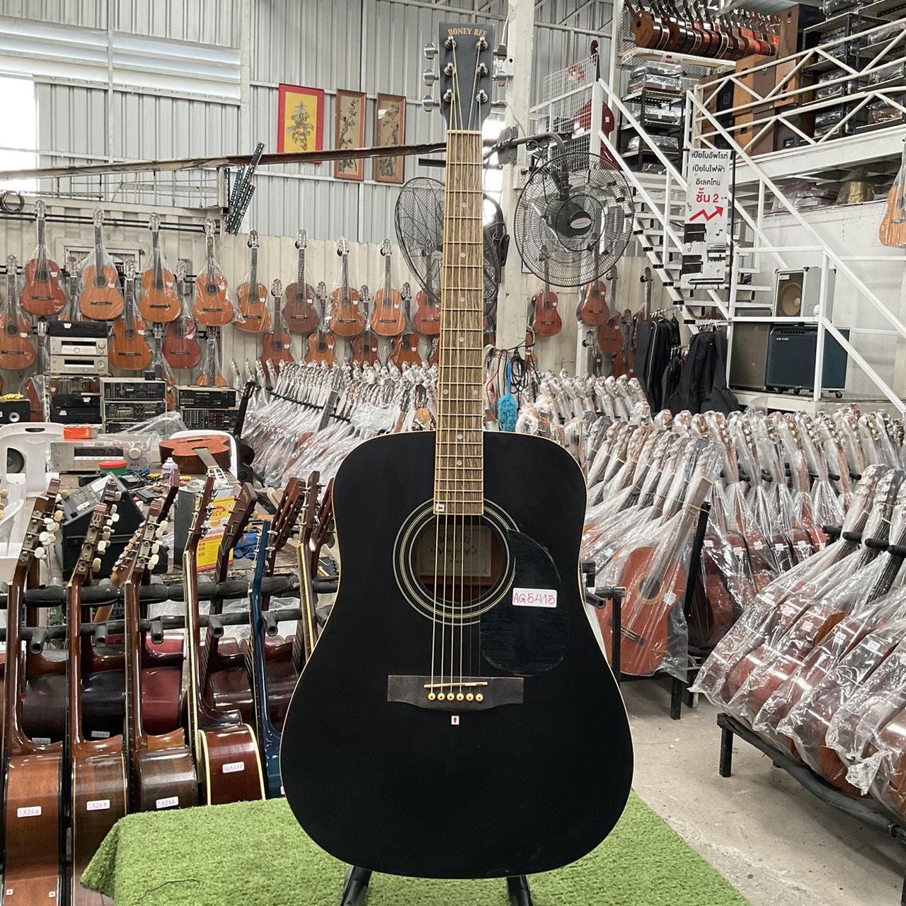 กีต้าร์โปร่ง HONEY BEE : W-15M BK