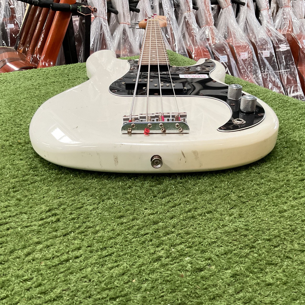 กีต้าร์เบส SELDER