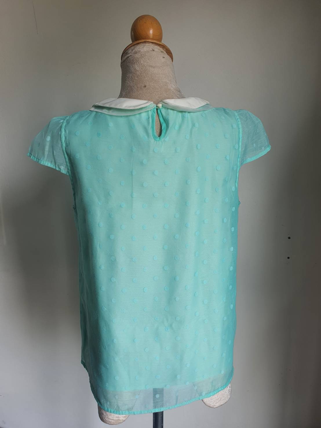 FF05320 เสื้อผ้ามือสอง ชีฟอง สีเขียวมิ้ง อก 36 นิ้ว