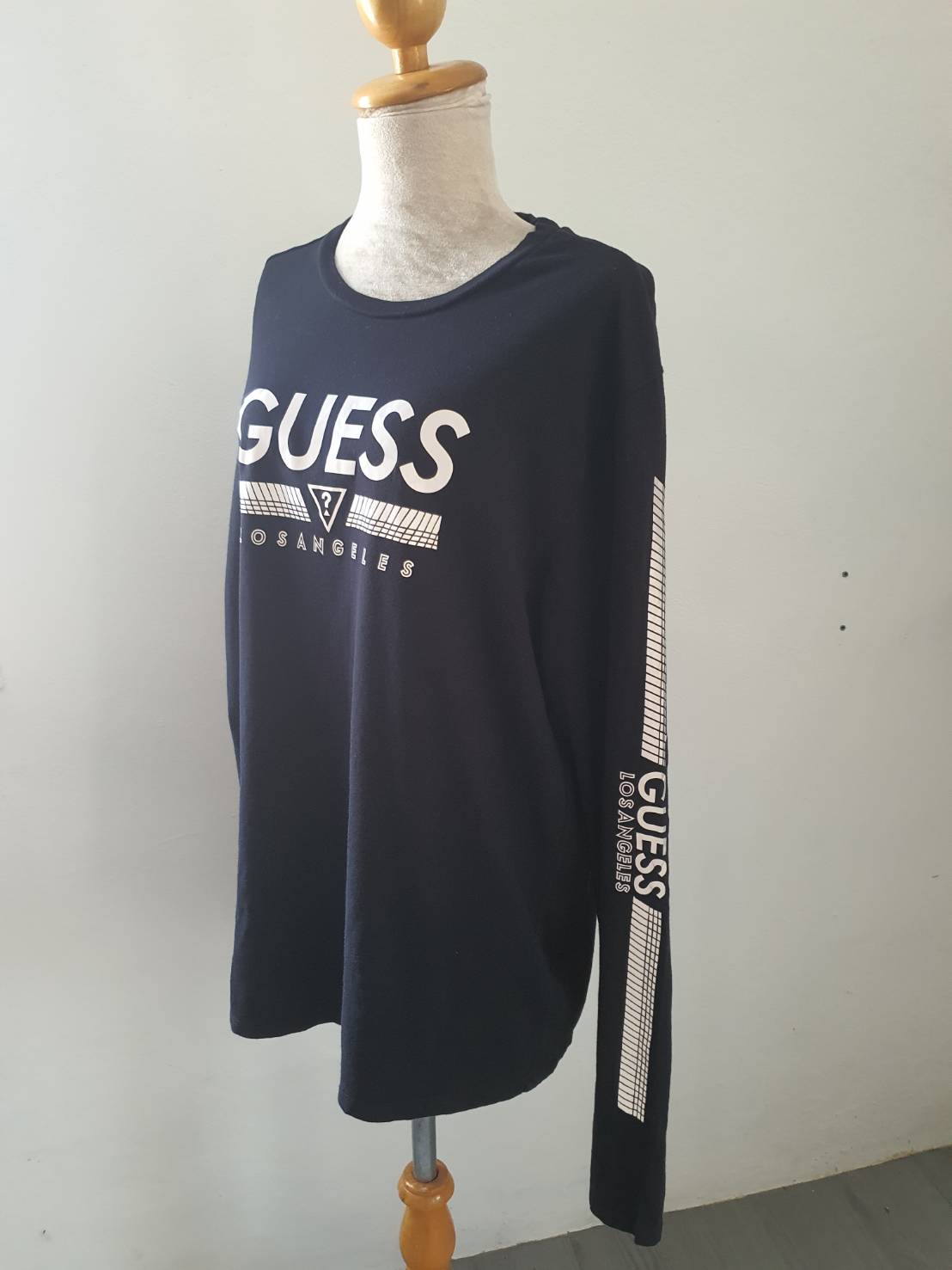 FF06075 เสื้อยืด สีดำ แขนยาว แบรนด์ Guess อก 44-46 นิ้ว