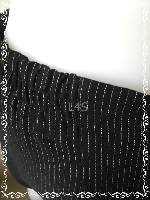 FF05999 กระโปรงผ้า สีดำลายทาง มือสอง เอว 30 นิ้ว