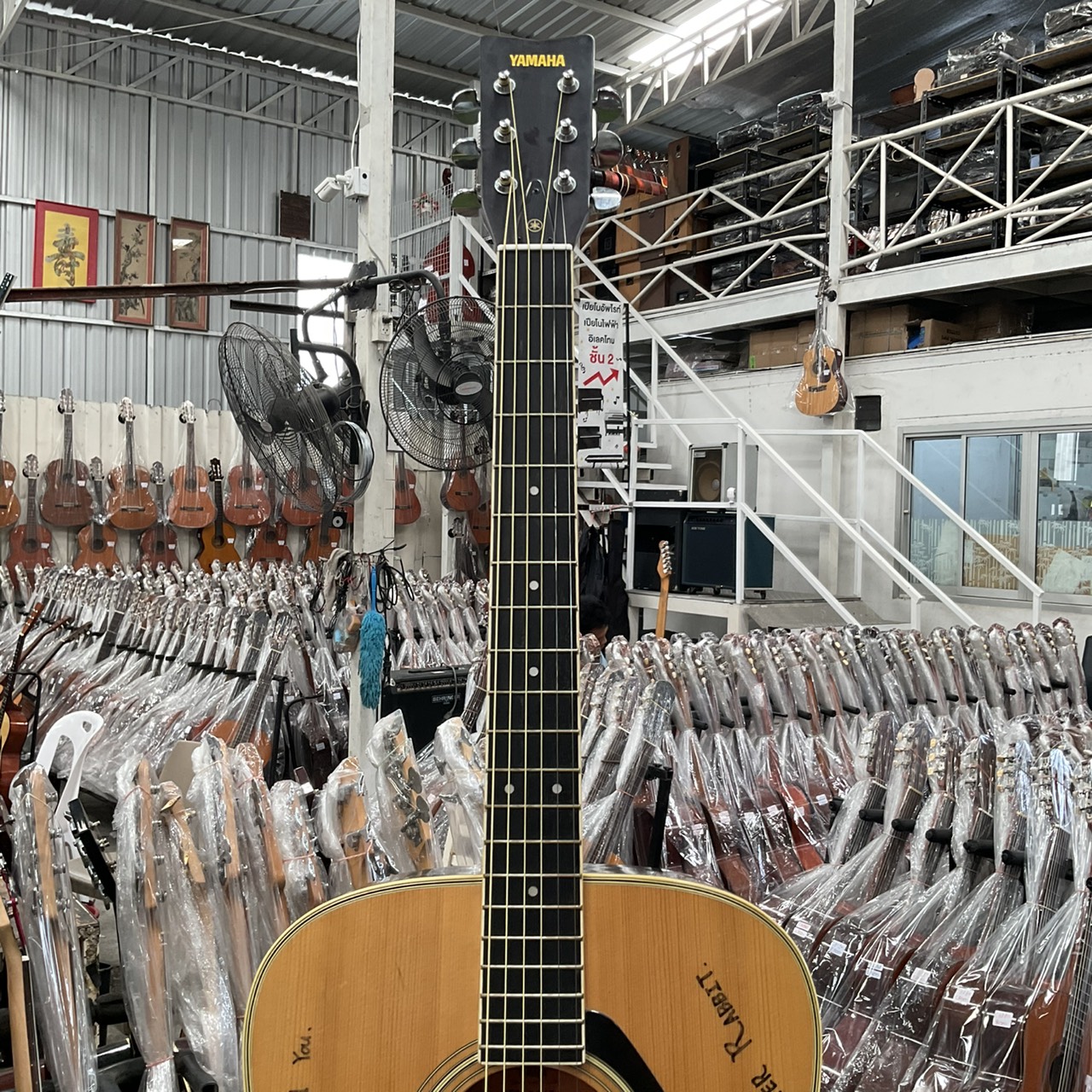 กีต้าร์โปร่งไฟฟ้า YAMAHA : FG-201B