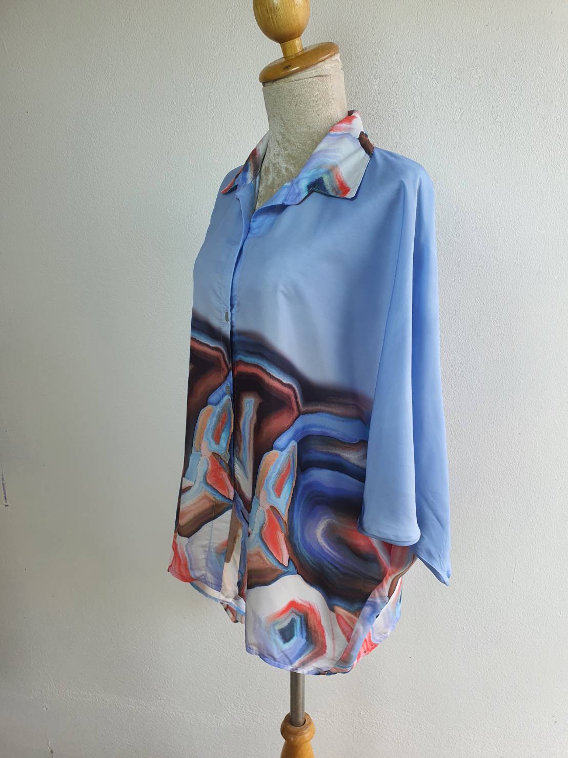 FF04095 เสื้อผ้ามือสอง สีฟ้า แบรนด์ MANUELA อก free