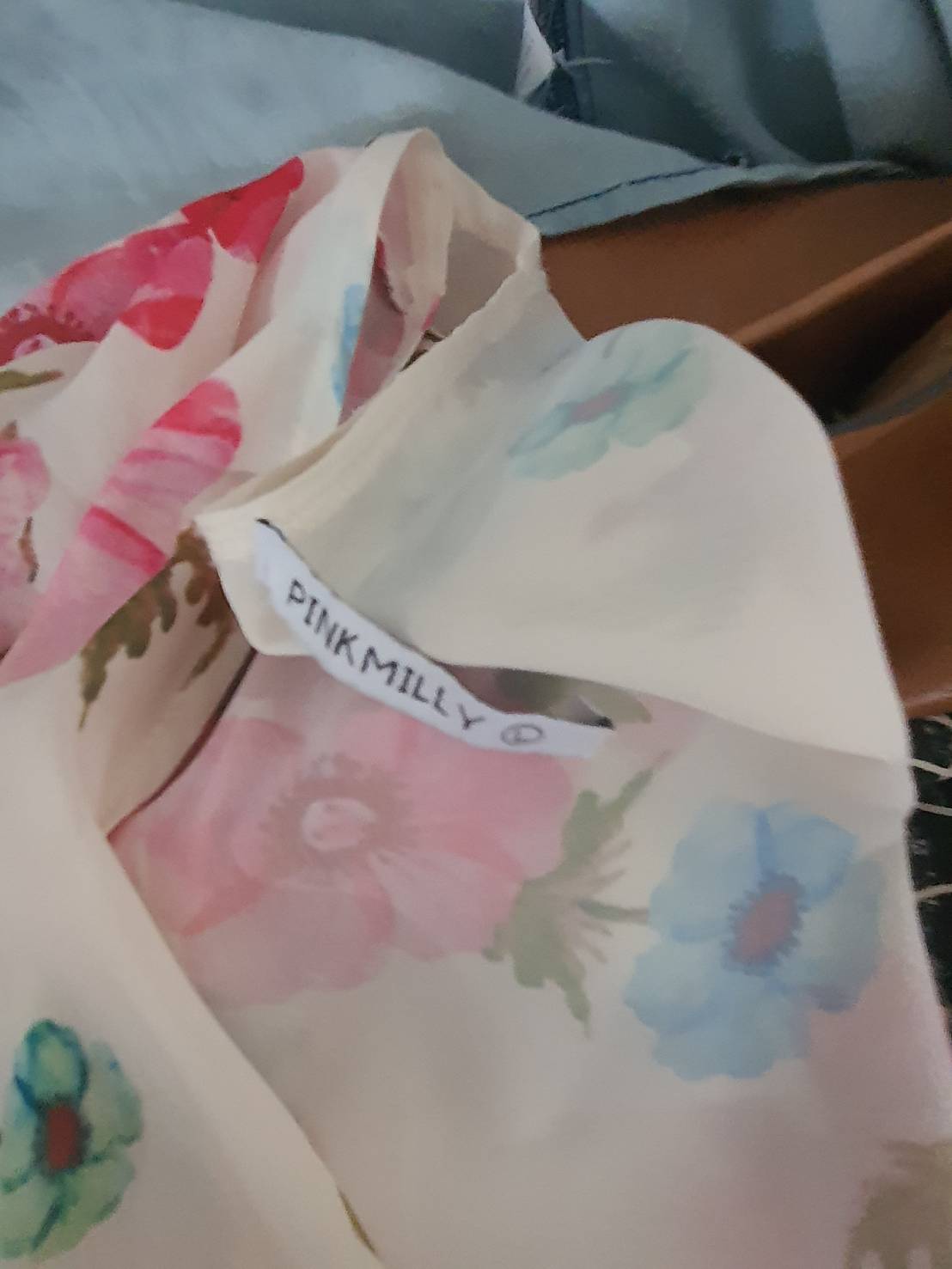 FF06081 เสื้อคลุมชีฟอง มือสอง สีครีม ลายดอกไม้ อก free
