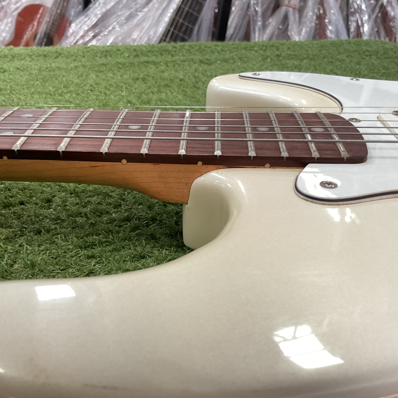 กีต้าร์ไฟฟ้า Mavis