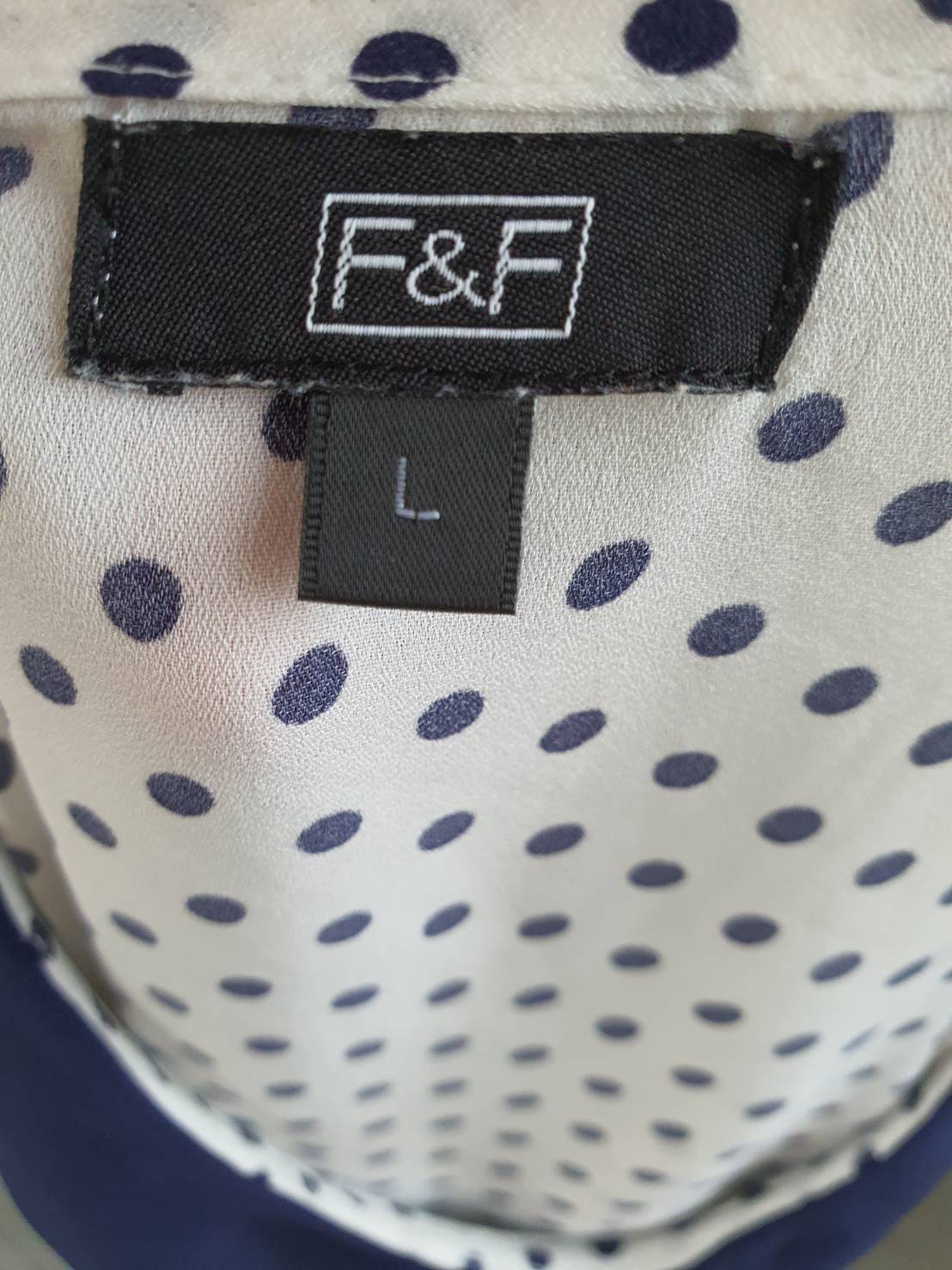 FF05500 เสื้อผ้ามือสอง ชีฟอง ลายจุดน้ำเงิน แบรนด์ F&F