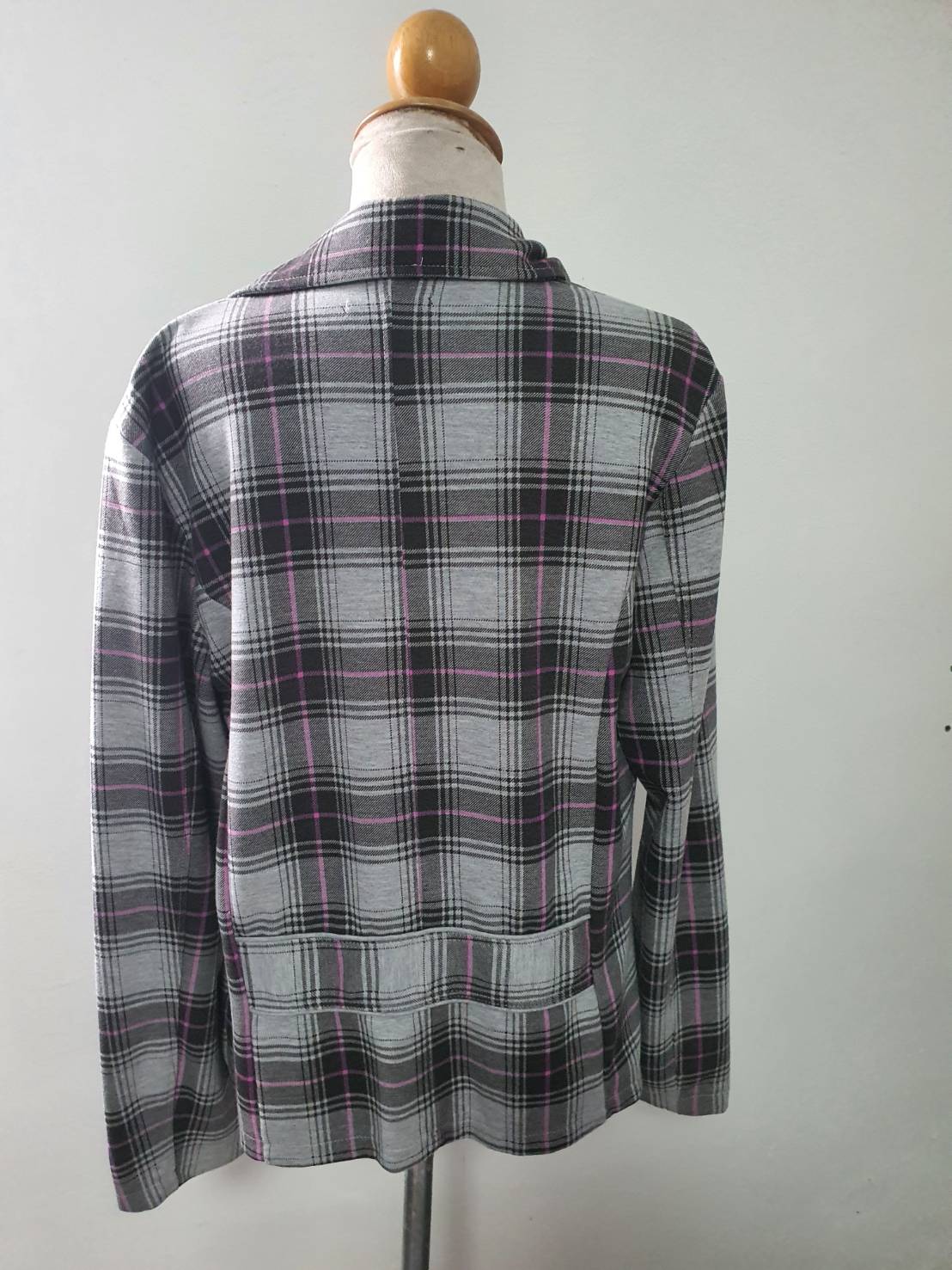 FF06244 เสื้อคลุม แฟชั่น ลายตาราง มือสอง อก 38 นิ้ว