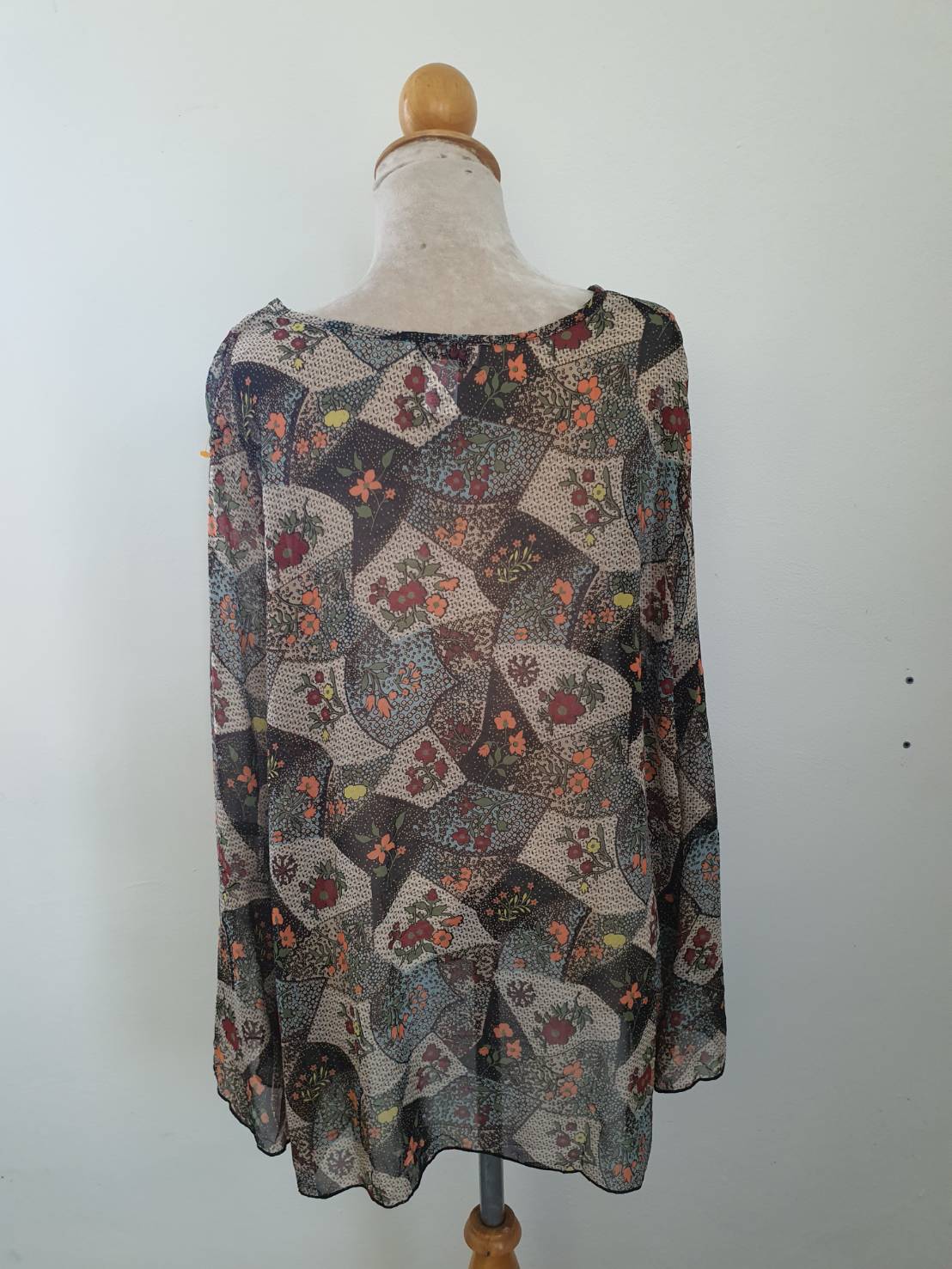 FF05392 เสื้อผ้ามือสอง ชีฟอง ลายดอกไม้ แบรนด์ NorthStyle อก free-55 นิ้ว