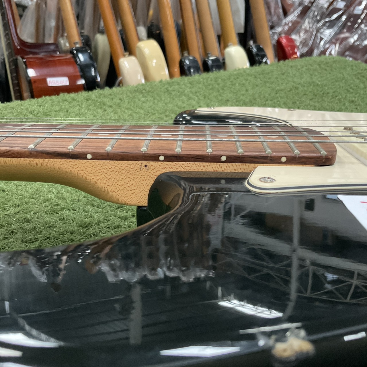 กีต้าร์ไฟฟ้า Bloom