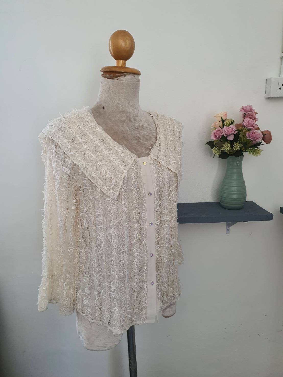 FF05150 เสื้อผ้ามือสอง สีครีม แบรนด์ SAKAS อก 34 นิ้ว