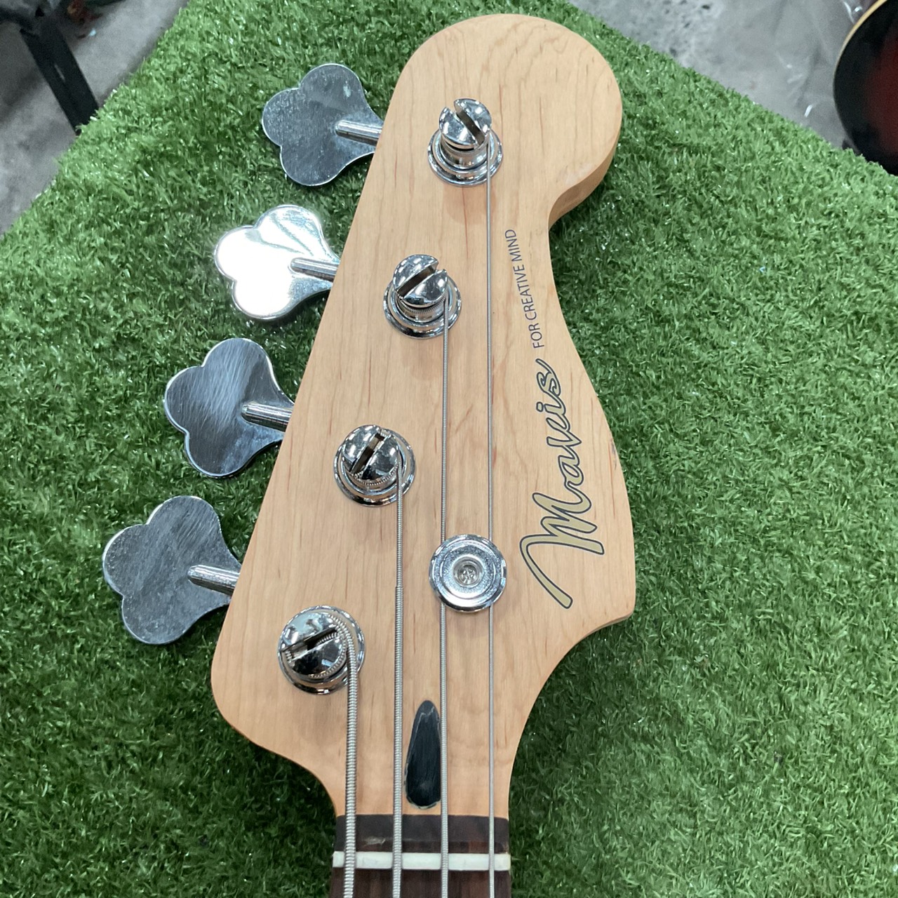 กีต้าร์เบส Mavis