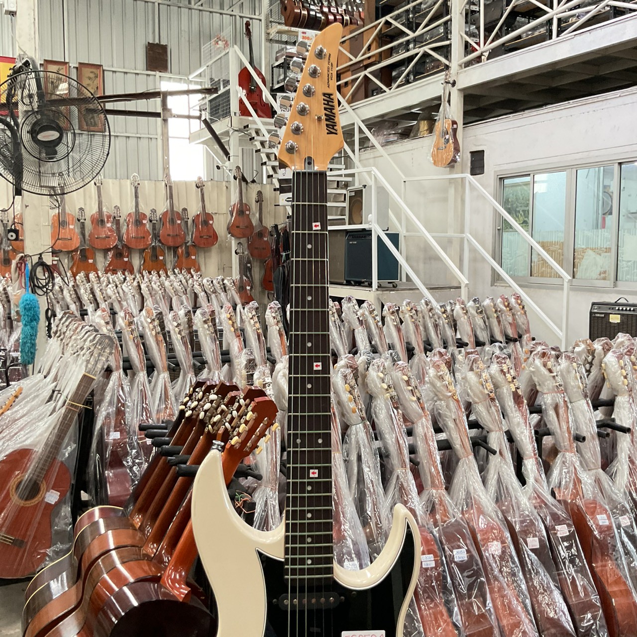 กีต้าร์ไฟฟ้า YAMAHA : YGX 112P