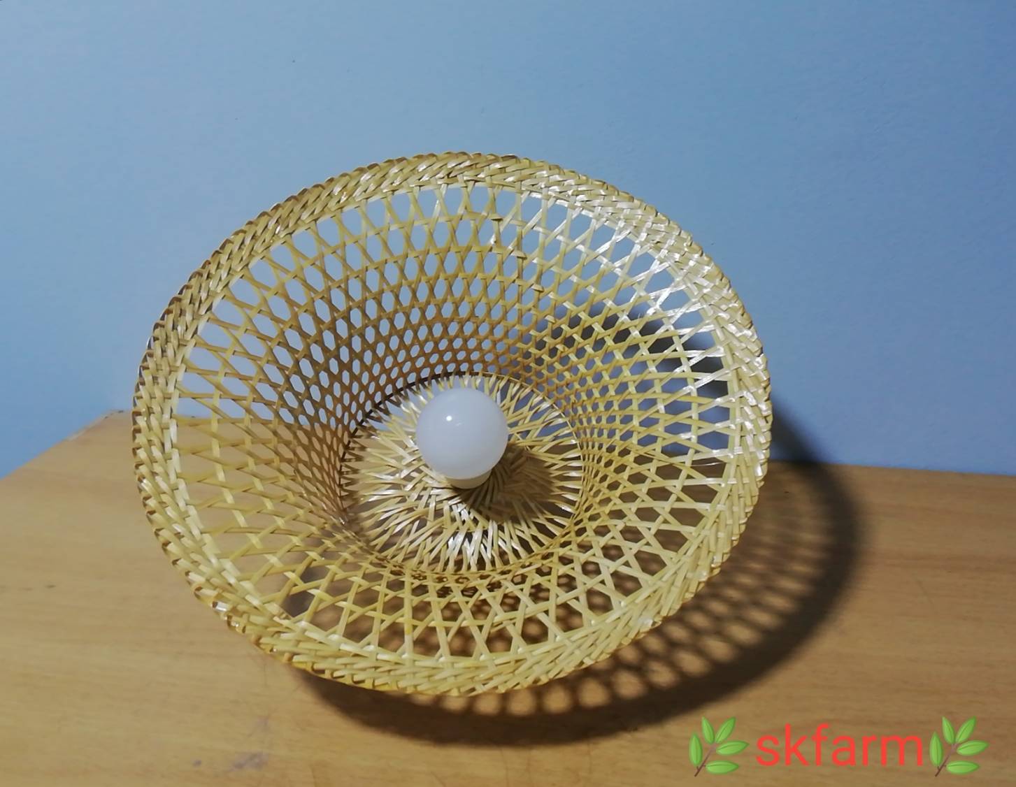 โคมไฟไม้ไผ่ พร้อมขั้วแลหลอด งอบโคมไฟขนาด12นิ้วสำหรับงานตกแต่งเคลือบเงาสวยๆ