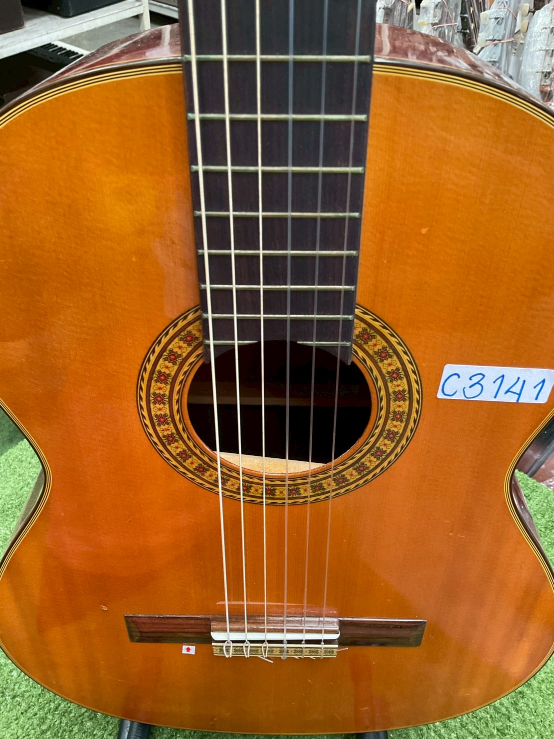 กีต้าร์คลาสสิค ยี่ห้อตามภาพ