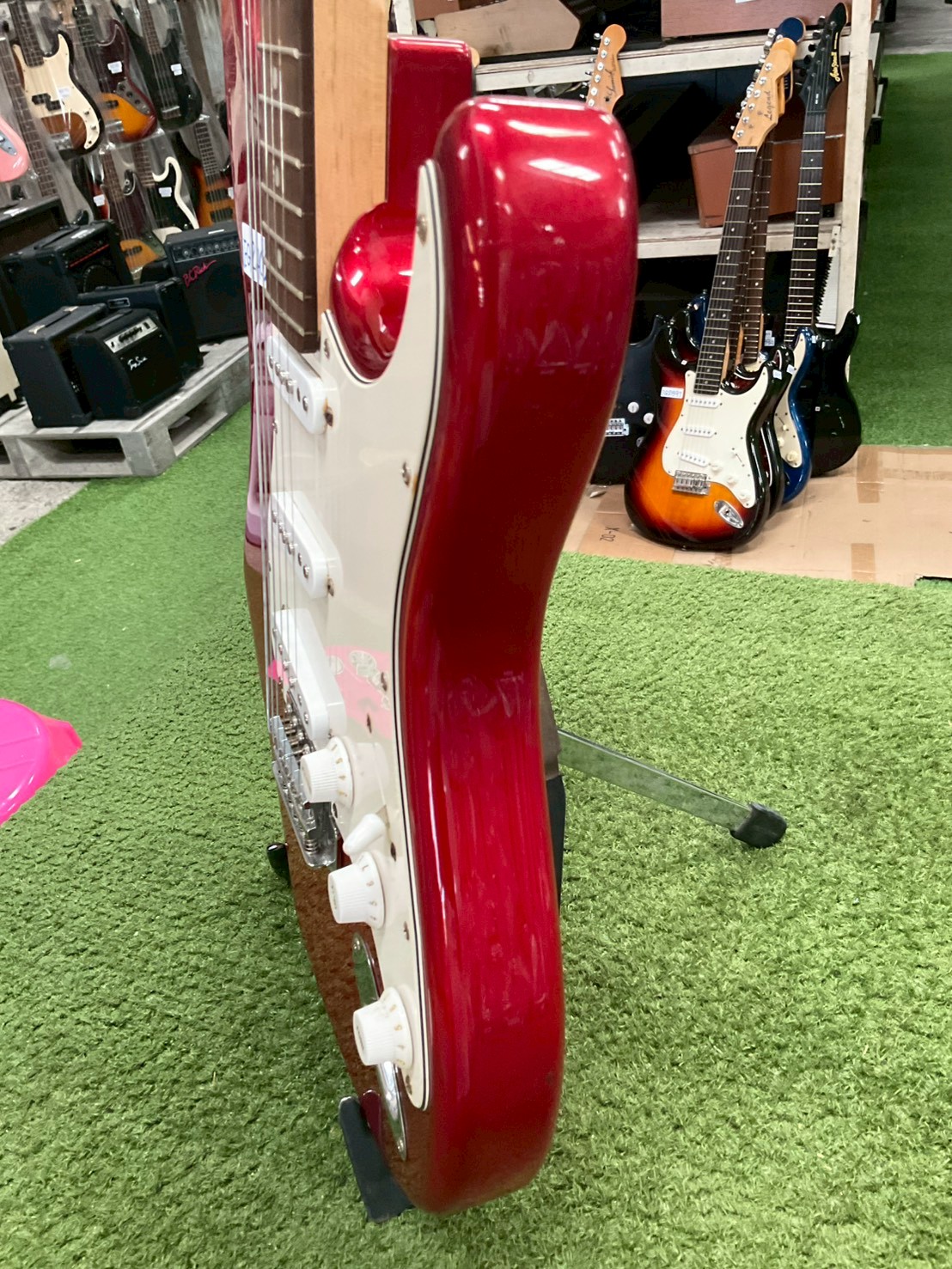 กีต้าร์ไฟฟ้า Legend