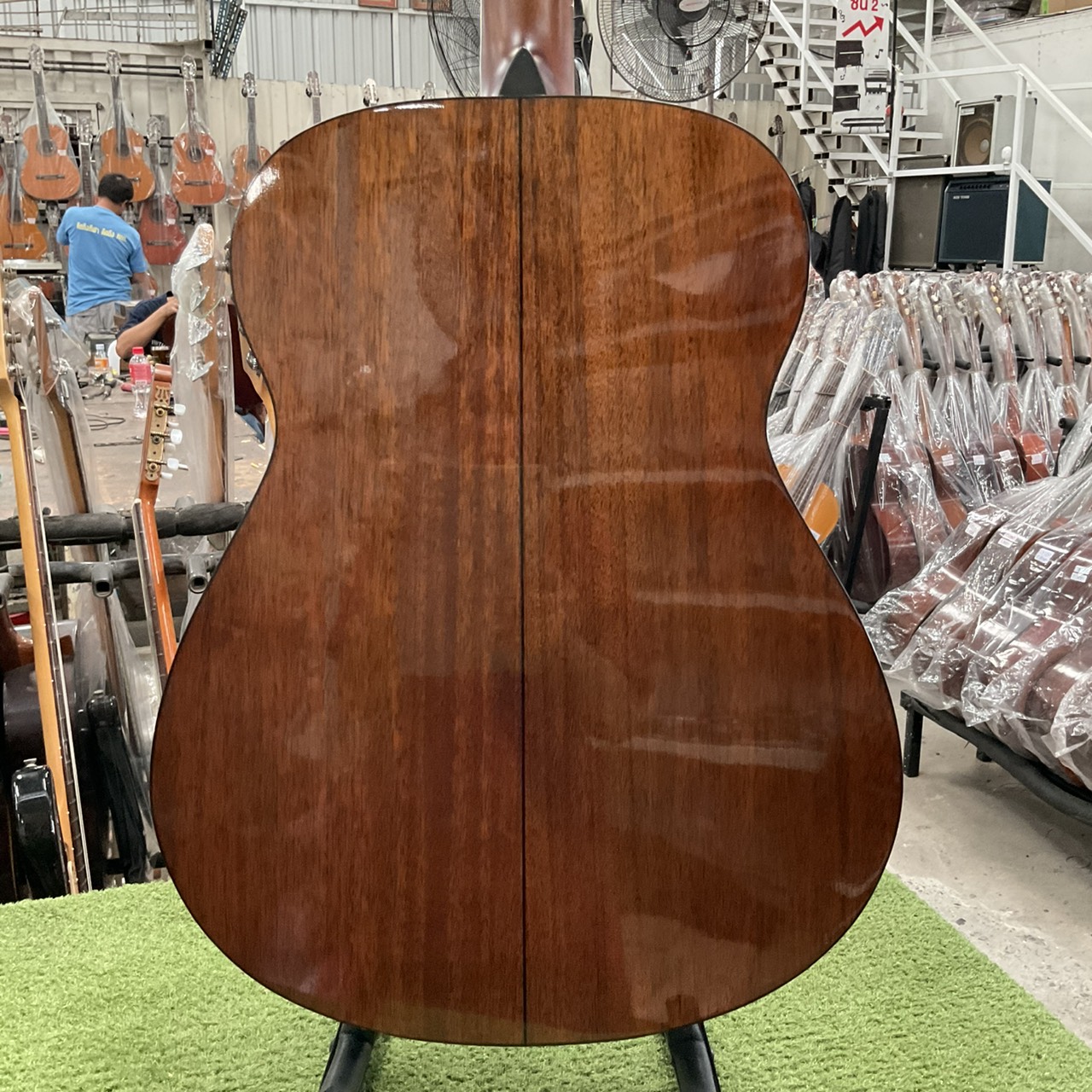 กีต้าร์โปร่ง Morris : MF-208