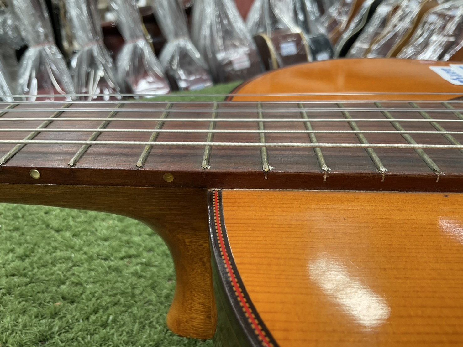 กีต้าร์คลาสสิค ยี่ห้อตามภาพ